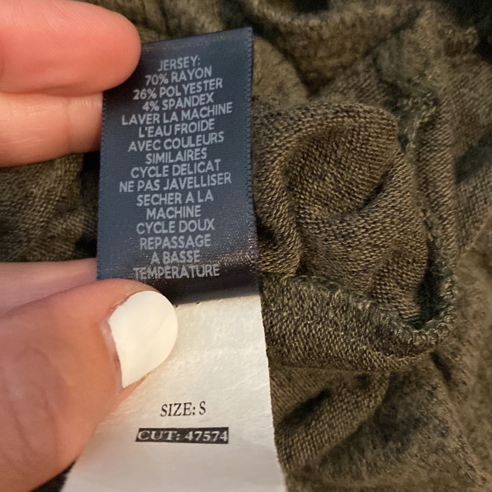 Design Lab cold shoulder sweater - Picture 7 of 9